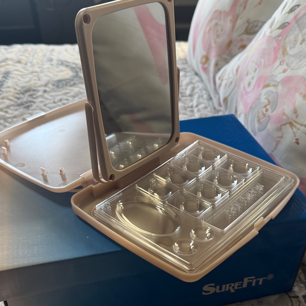 Mary Kay Compact Makeup Organizer with Mirror - Cream